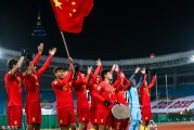 U23亚洲杯常州揭幕战：青春风暴席卷阿曼，队长何超擂鼓震天下
