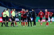 中超季军战落幕夜：佩雷拉赛后失控质问主裁，上港落寞告别亚冠资格