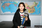 亚洲足球小姐载誉归乡 王霜手捧金杯点亮江城寒冬