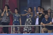 中超虹口之夜：美女老板文筱婷看台抢镜，智诚客场三球完胜申花