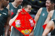 辽篮录制拜年视频花絮 郭艾伦倒地“碰瓷”笑翻全场