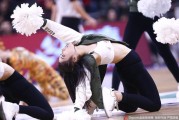 粤色倾城：广东宏远啦啦队场边助威，诠释南粤篮球柔情力量
