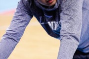 辽篮擎天柱带伤苦练 韩德君缠绷带备战半决赛