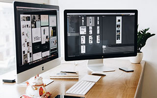 当李刚仁在视频模式接过韩国年度足球先生的奖杯时，他面带微笑，言辞谦逊